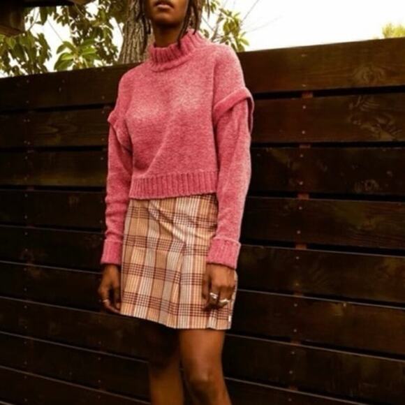 Urban Outfitters Daria Double Take Chenille Cropped Mockneck Sweater Pink M NWT - Picture 1 of 9